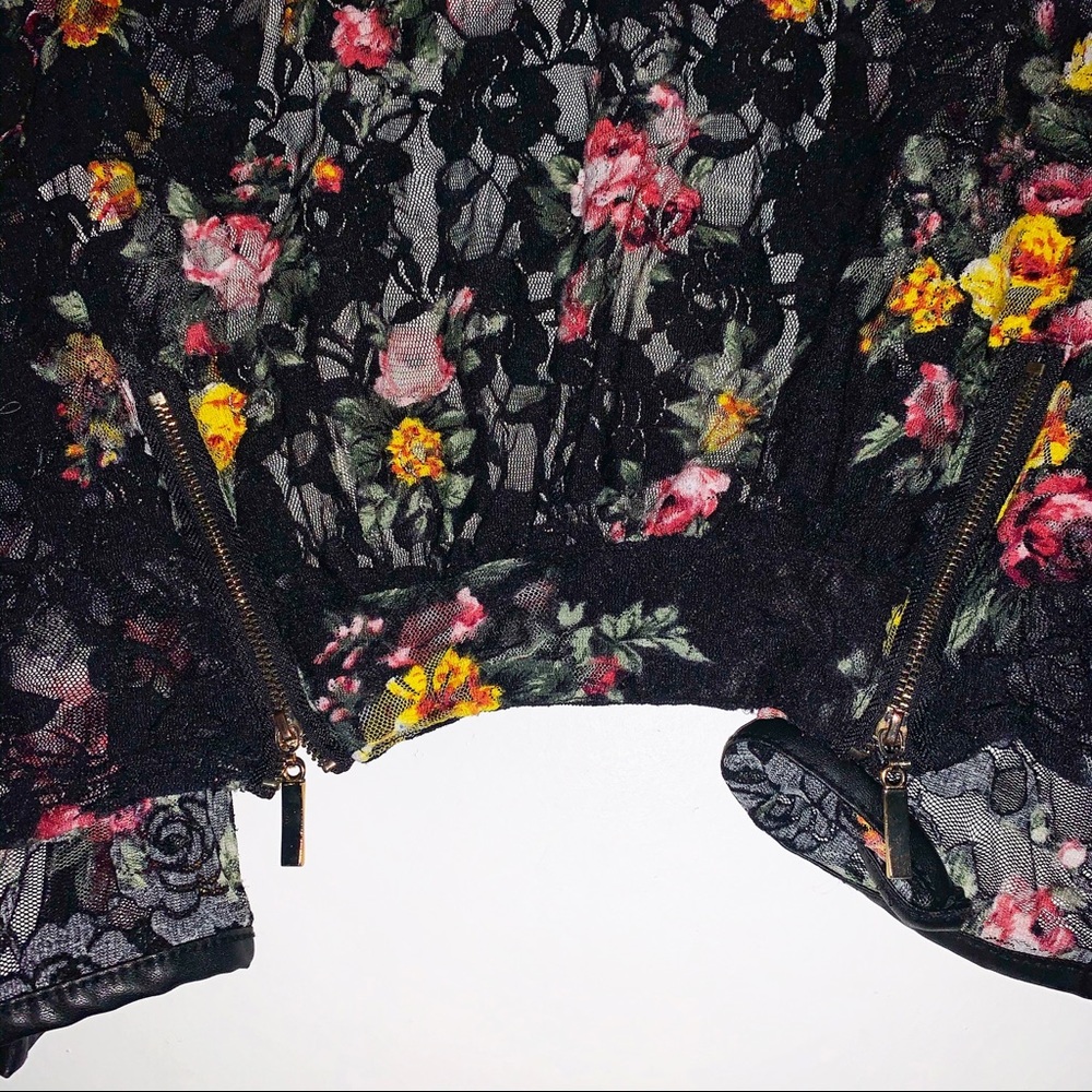 Sheer Flowered Jacket - Picture 3 of 4